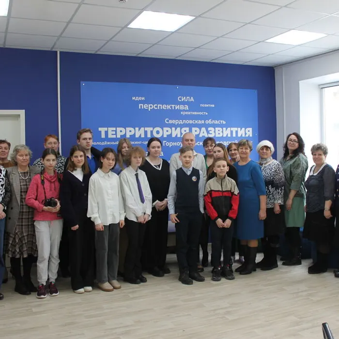 21 марта в Горноуральском центре культуры совместно с Лайской и Горноуральской библиотекой, для любителей поэзии прошел II поэтический вечер «Летящее перо», в рамках которого прошла  творческая  встреча  –  с  замечательным  поэтом, журналистом. Членом  Союза российских писателей, Разливинским Яковом Васильевичем.  В творческой встречи приняли участие совет ветеранов с. Лая, жители п. Горноуральский,  ученики Горноуральской школы №24 и журналисты школьной газеты «Переплет».  