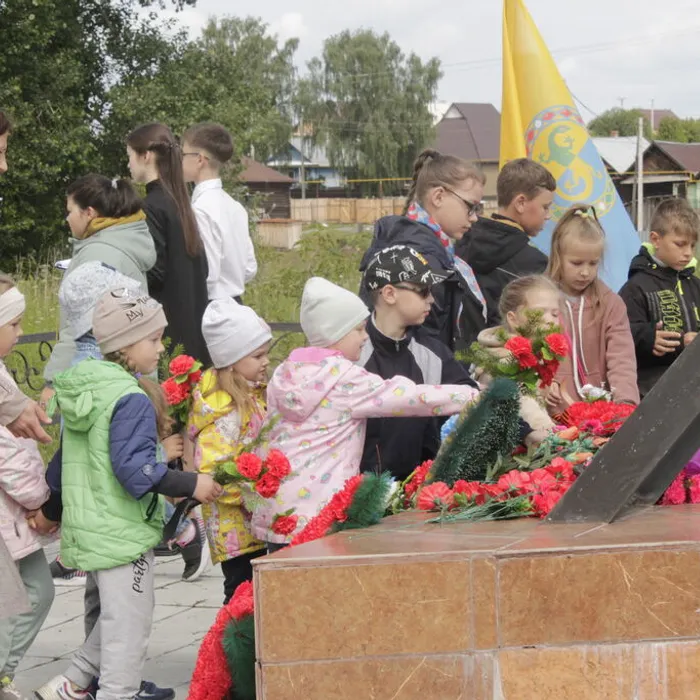 «День памяти и скорби…» – этот день напоминает нам обо всех погибших в боях, замученных фашистской неволей, умерших в тылу от голода и лишений. Мы скорбим по всем, кто ценой своей жизни выполнил святой долг, защищая в те суровые годы Отечество.
