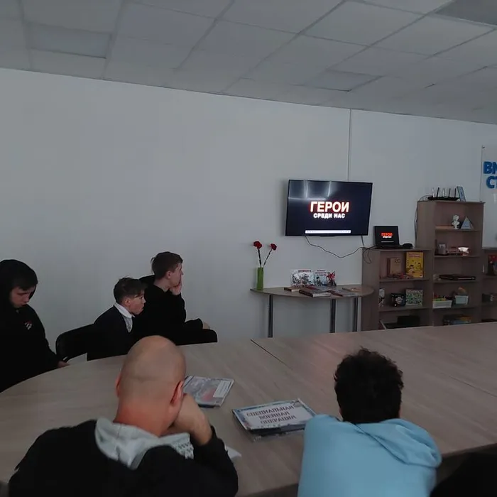19 февраля в рамках Международного фестиваля документального кино «RT.Док: Время героев» в Горноуральском центре культуры прошел информационный час «Герои среди нас»